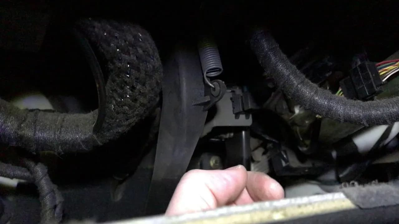 Jak wymienić czujnik kąta skrętu w BMW E46 i uniknąć problemów