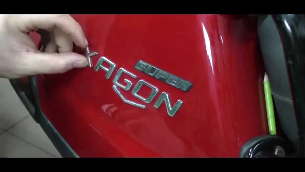 Jak skutecznie przykleić emblemat do karoserii bez błędów