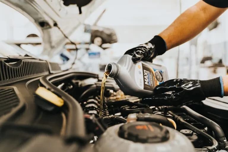 Jaki olej do Mazdy 6 2.0 diesel? Uniknij kosztownych błędów