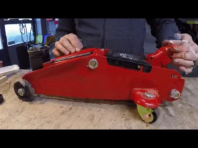 Jaki olej do lewarka hydraulicznego? Wybierz mądrze, uniknij problemów