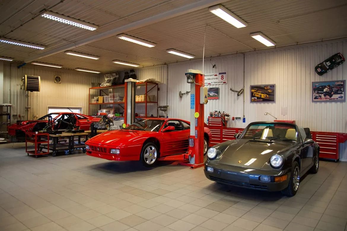 Ferrari czy Porsche: Który samochód sportowy wybrać i dlaczego?