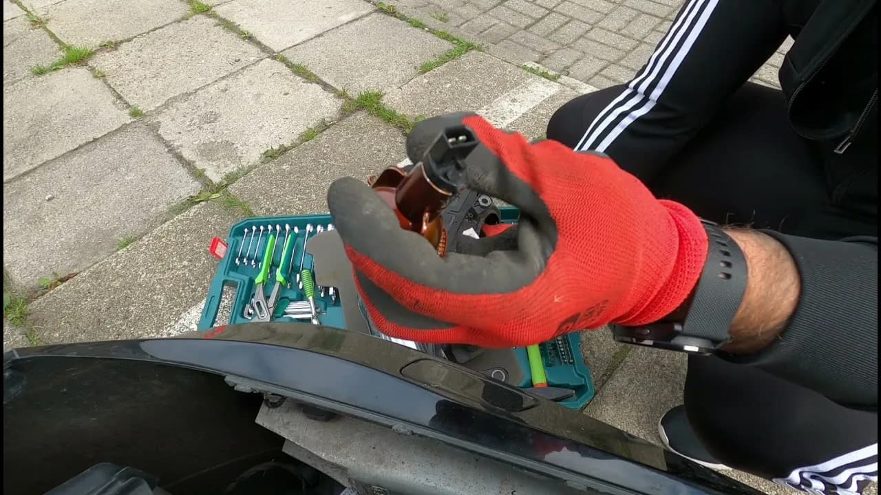 Jak wymienić żarówkę ringów BMW E60 i uniknąć problemów z oświetleniem