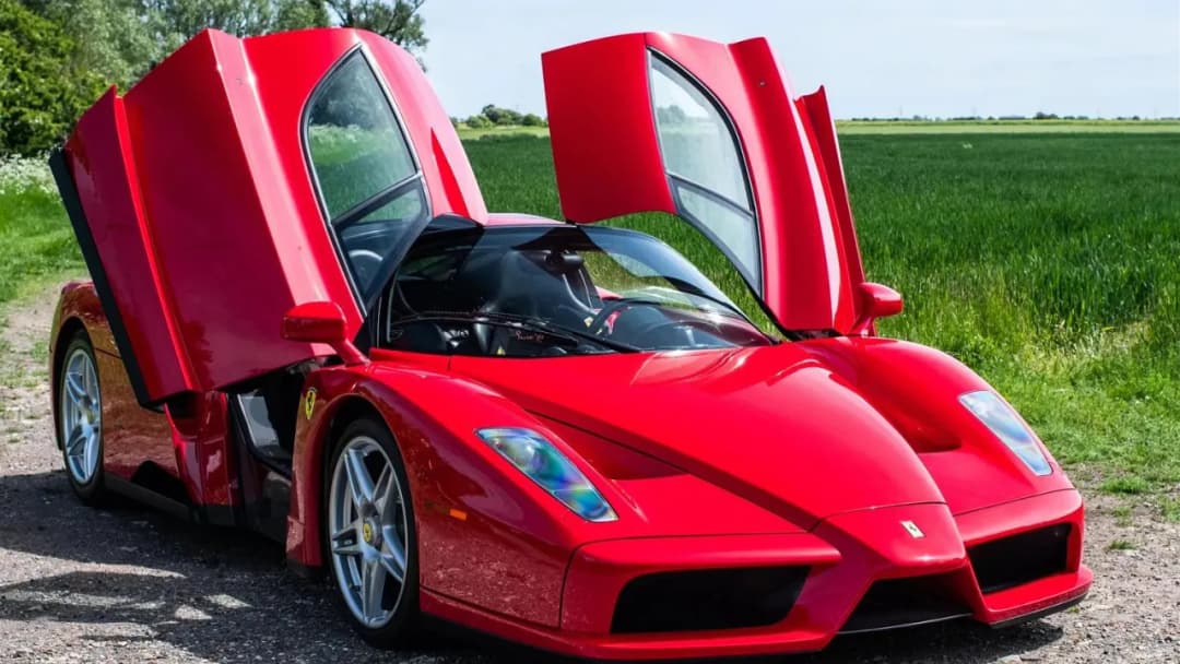 Ile kosztuje Ferrari Enzo? Poznaj szokujące ceny tych aut!