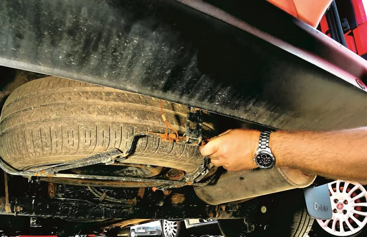 Gdzie jest koło zapasowe w Fiat Doblo? Oto co musisz wiedzieć
