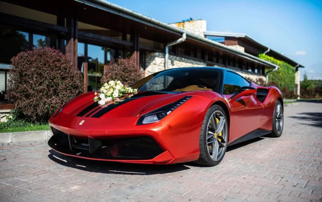 Ile kosztuje wypożyczenie Ferrari? Ceny, modele i ukryte koszty