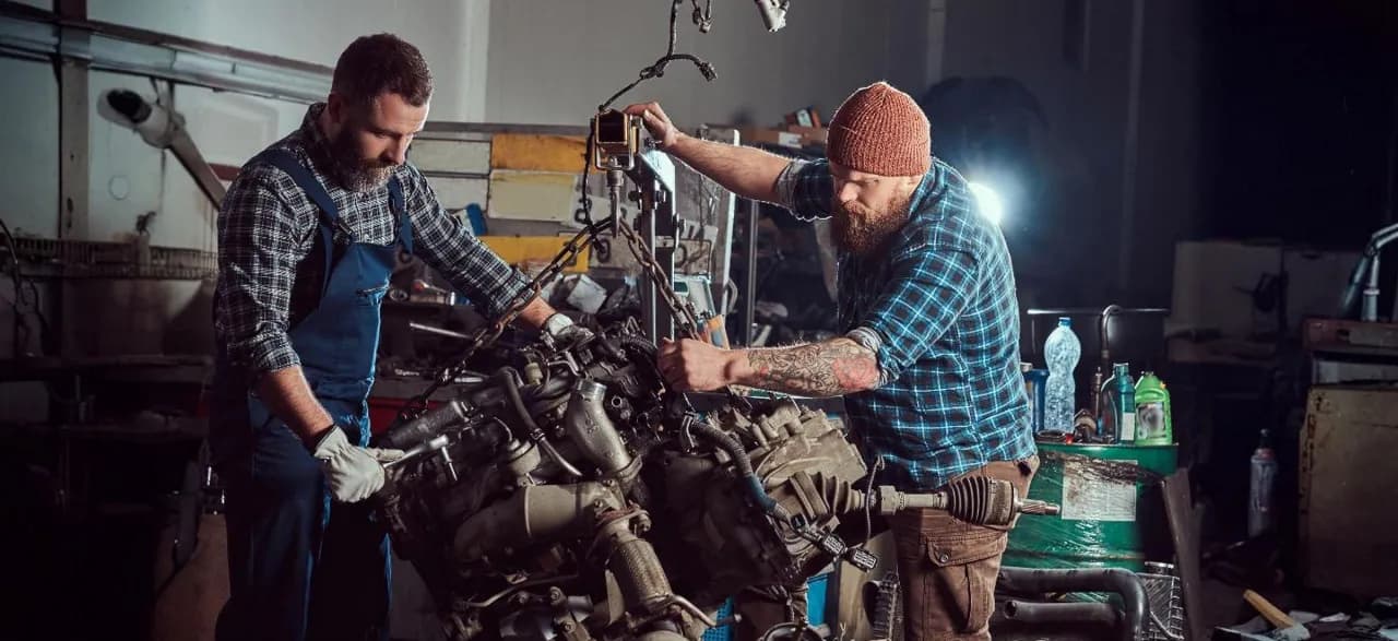 Ile kosztuje wymiana silnika w samochodzie? Sprawdź, co wpływa na ceny