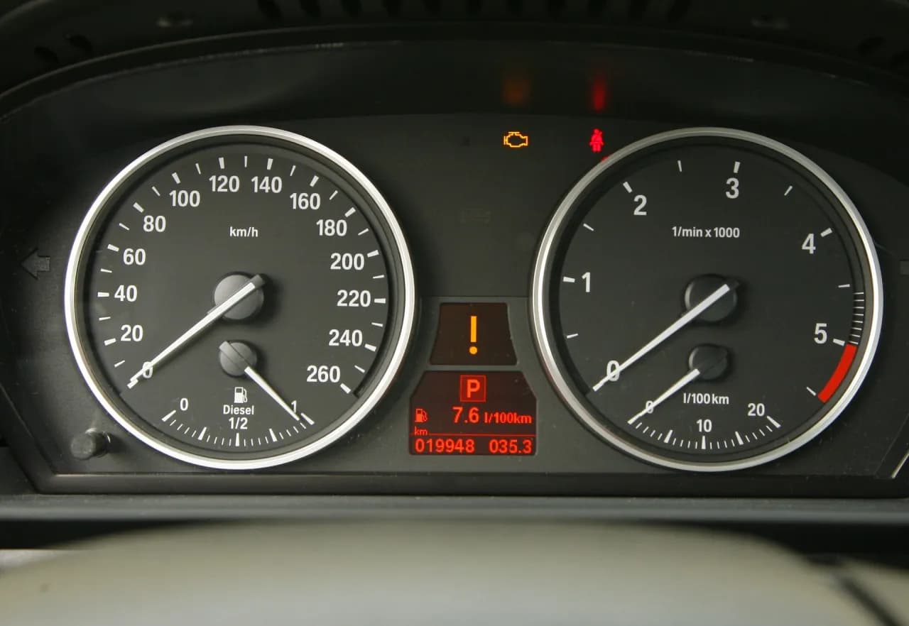 Jak skasować serwis BMW E60 - proste kroki, które musisz znać